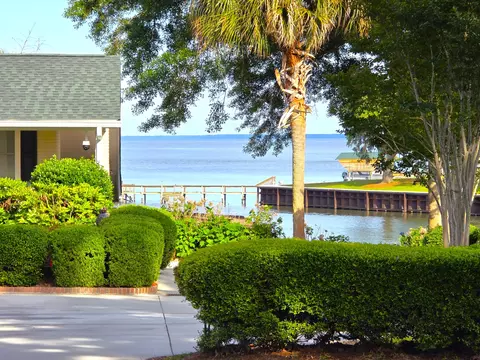 424 Santee Dr, Santee, SC 29142