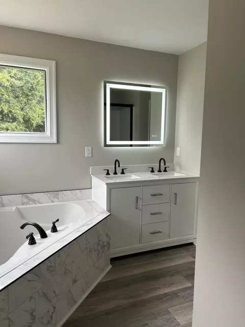 Bath - 4955 Rogdwin Rd, Sumter, SC 29153 photo 4 of 6