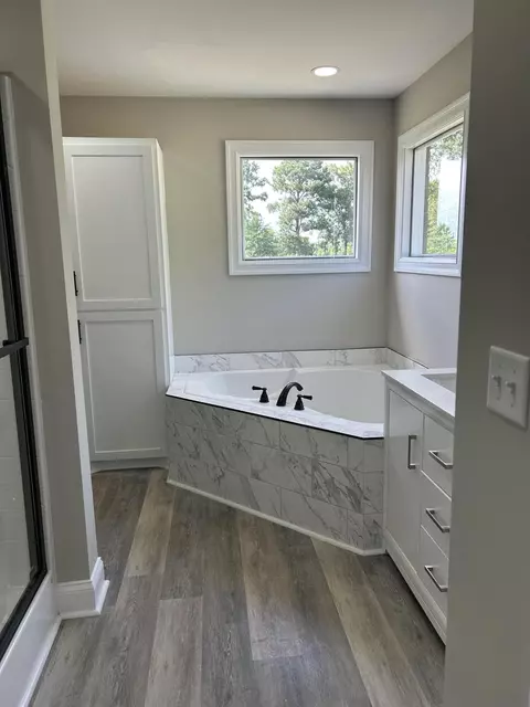 Bath - 4955 Rogdwin Rd, Sumter, SC 29153 photo 3 of 6