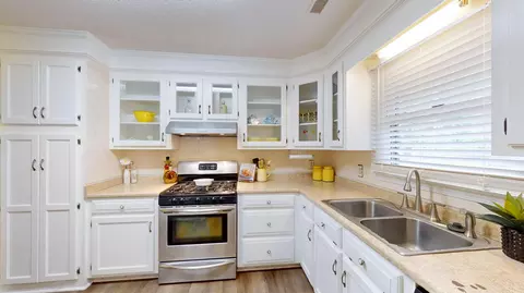 Kitchen - 986 Dover Cir, Sumter, SC 29154 photo 5 of 5