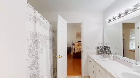 Bath - 986 Dover Cir, Sumter, SC 29154 photo 2 of 5