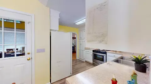 Kitchen - 986 Dover Cir, Sumter, SC 29154 photo 4 of 5