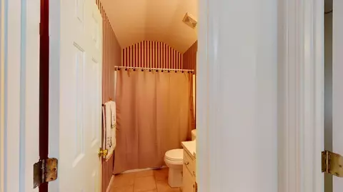 Bath - 986 Dover Cir, Sumter, SC 29154 photo 3 of 5