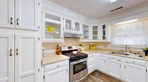 Kitchen - 986 Dover Cir, Sumter, SC 29154 photo 2 of 5