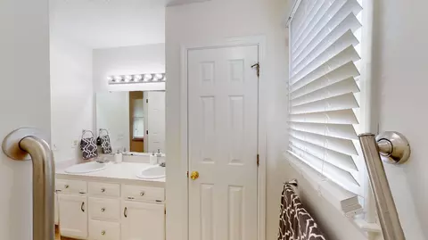 Bath - 986 Dover Cir, Sumter, SC 29154 photo 1 of 5