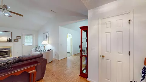Entry Way - 986 Dover Cir, Sumter, SC 29154 photo 1 of 4