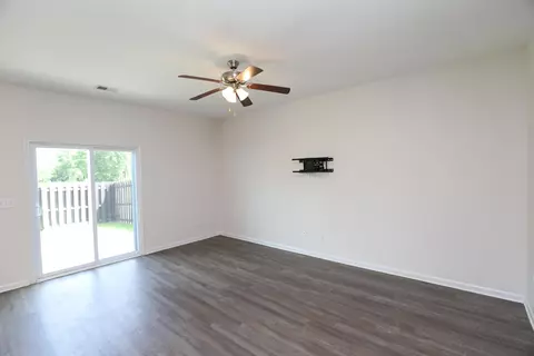 Living - 2943 Old Field Rd, Sumter, SC 29150 photo 4 of 7