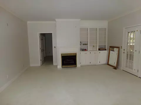 Living - 755 E Glouchester Dr, Sumter, SC 29150 photo 1 of 1