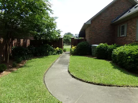 Exterior - 755 E Glouchester Dr, Sumter, SC 29150 photo 5 of 9