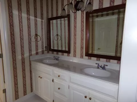 Bath - 755 E Glouchester Dr, Sumter, SC 29150 photo 1 of 4