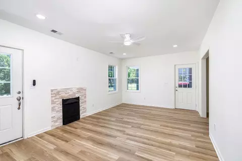 Living - 34 Baker St, Sumter, SC 29150 photo 4 of 4