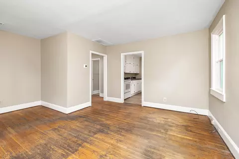 Living - 9 Hawthorne St, Sumter, SC 29150 photo 2 of 3