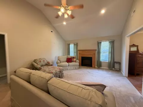 Living - 1205 Malone Dr, Sumter, SC 29154 photo 2 of 4
