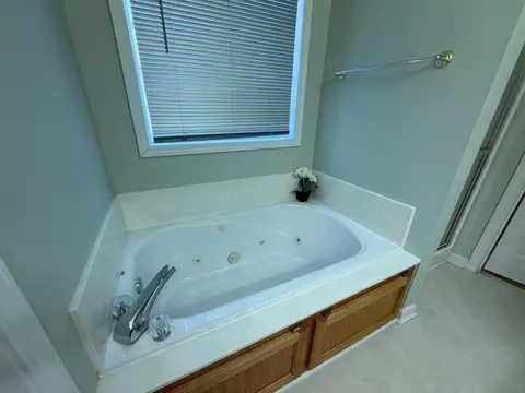 Bath - 1205 Malone Dr, Sumter, SC 29154 photo 3 of 5