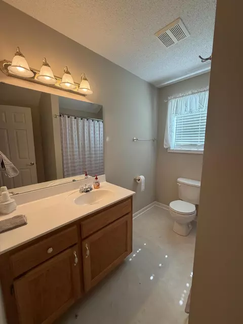 Bath - 1205 Malone Dr, Sumter, SC 29154 photo 1 of 5