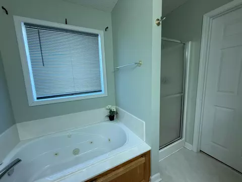 Bath - 1205 Malone Dr, Sumter, SC 29154 photo 4 of 5
