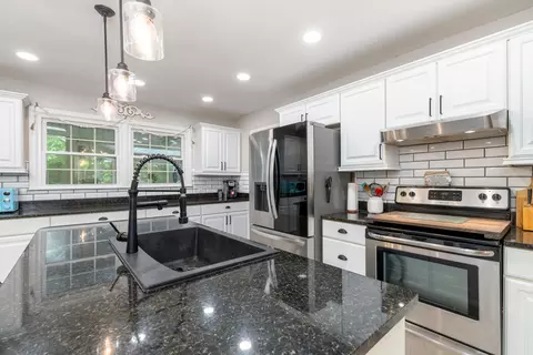 Kitchen - 1436 Britton Rd, Sumter, SC 29153 photo 3 of 5