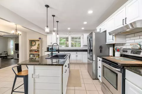 Kitchen - 1436 Britton Rd, Sumter, SC 29153 photo 4 of 5