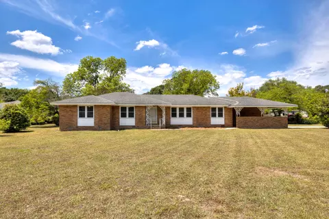 121 Lesesne Dr, Sumter, SC 29150