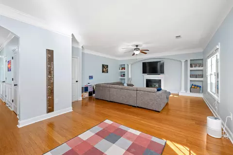 Living - 545 Brutsch Ave, Sumter, SC 29154 photo 1 of 2