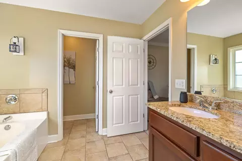 Bath - 2874 Foxcroft Cir, Sumter, SC 29154 photo 3 of 7