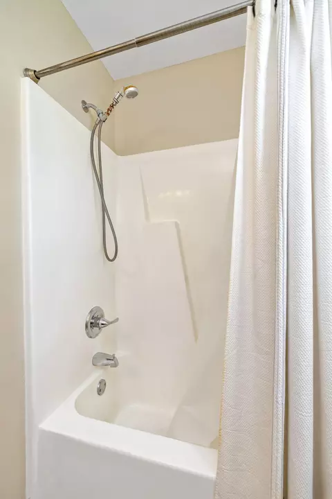 Bath - 2874 Foxcroft Cir, Sumter, SC 29154 photo 7 of 7