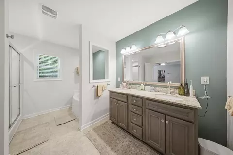Bath - 201 Masters Dr, Sumter, SC 29154 photo 3 of 4