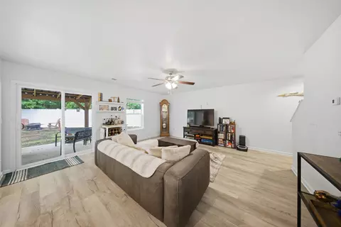 Living - 201 Masters Dr, Sumter, SC 29154 photo 1 of 1