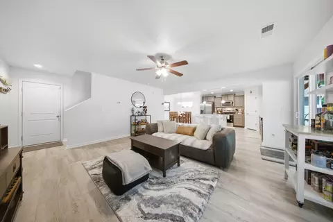 Entry Way - 201 Masters Dr, Sumter, SC 29154 photo 3 of 6