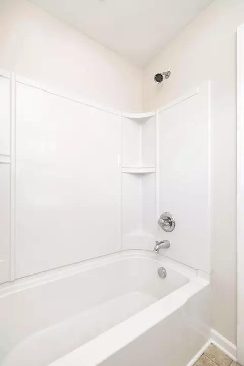 Bath - 935 Cormier Dr, Sumter, SC 29154 photo 4 of 7