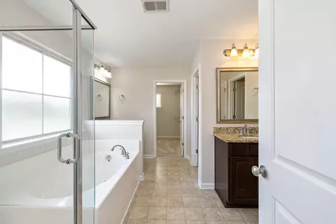 Bath - 935 Cormier Dr, Sumter, SC 29154 photo 5 of 7
