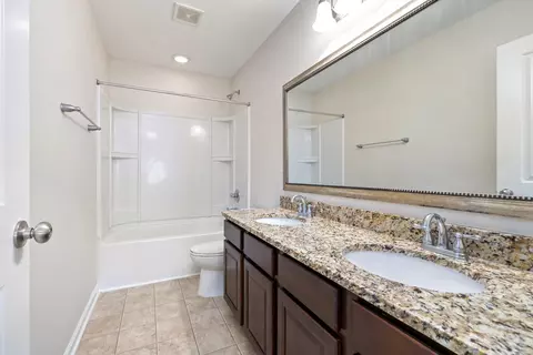 Bath - 935 Cormier Dr, Sumter, SC 29154 photo 2 of 7
