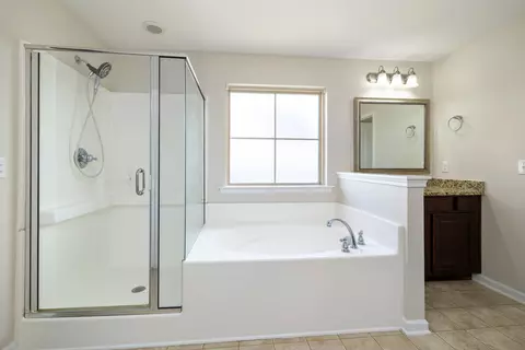 Bath - 935 Cormier Dr, Sumter, SC 29154 photo 6 of 7
