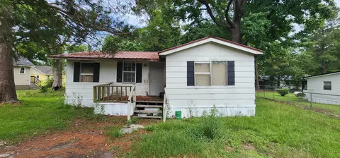 214 Peterson Ln, Manning, SC 29102