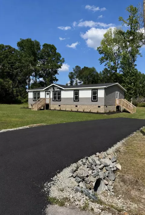 1665 Lakeshore Dr, Manning, SC 29102