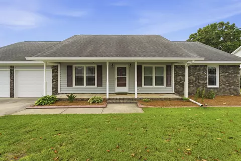 240 Hidden Bay Dr, Sumter, SC 29154