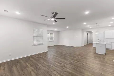 Living - 1235 Curlew Cir, Sumter, SC 29150 photo 1 of 2