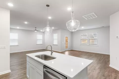 Living - 1235 Curlew Cir, Sumter, SC 29150 photo 2 of 2