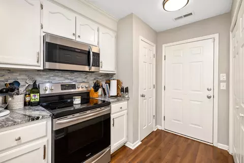 Entry Way - 3075 Tuckaway Dr, Sumter, SC 29154 photo 2 of 3
