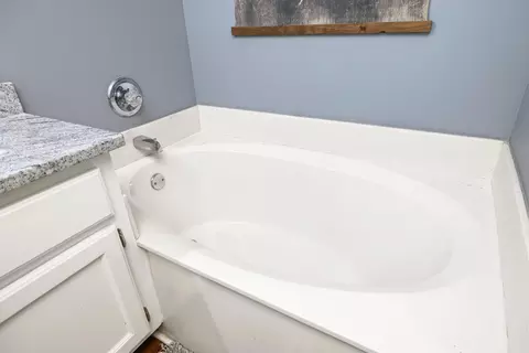 Bath - 3075 Tuckaway Dr, Sumter, SC 29154 photo 4 of 5