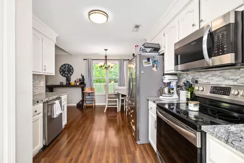 Kitchen - 3075 Tuckaway Dr, Sumter, SC 29154 photo 2 of 2
