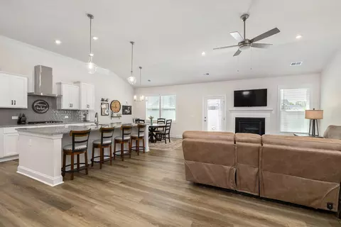 Entry Way - 3364 Rustic Dr, Sumter, SC 29150 photo 4 of 12