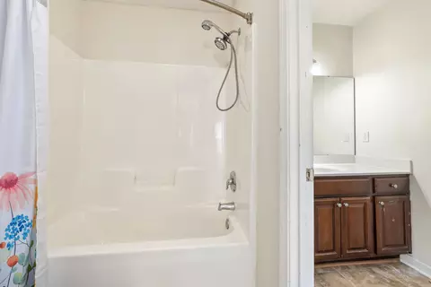 Bath - 595 Batty Way, Sumter, SC 29154 photo 8 of 8