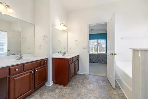 Bath - 595 Batty Way, Sumter, SC 29154 photo 3 of 8