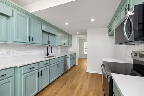 Kitchen - 2705 Circleview Dr, Sumter, SC 29154 photo 2 of 4