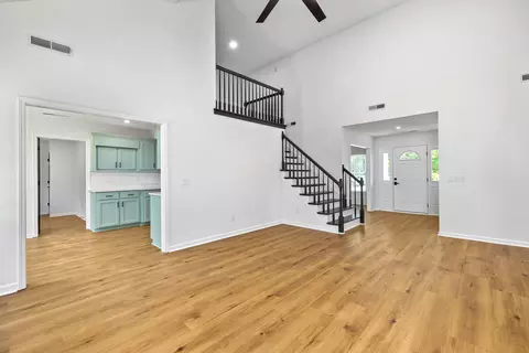 Living - 2705 Circleview Dr, Sumter, SC 29154 photo 2 of 3