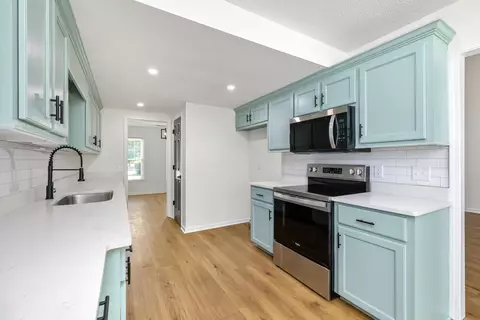 Kitchen - 2705 Circleview Dr, Sumter, SC 29154 photo 3 of 4
