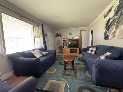 Living - 467 Robney Dr, Sumter, SC 29150 photo 1 of 2