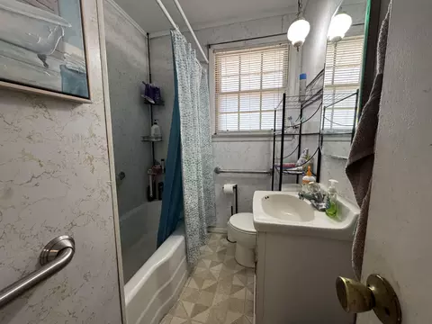 Bath - 467 Robney Dr, Sumter, SC 29150 photo 1 of 1