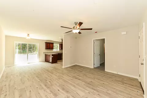 Living - 480 Lee St, Sumter, SC 29150 photo 2 of 2